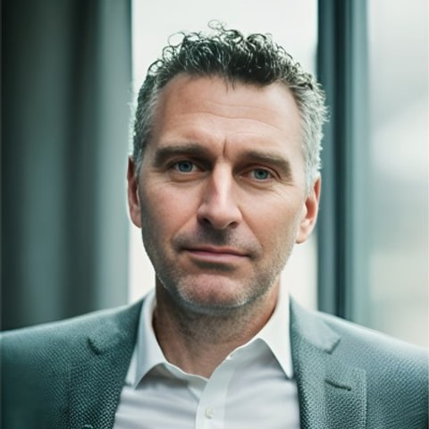 Headshot of Shaun Ritchie